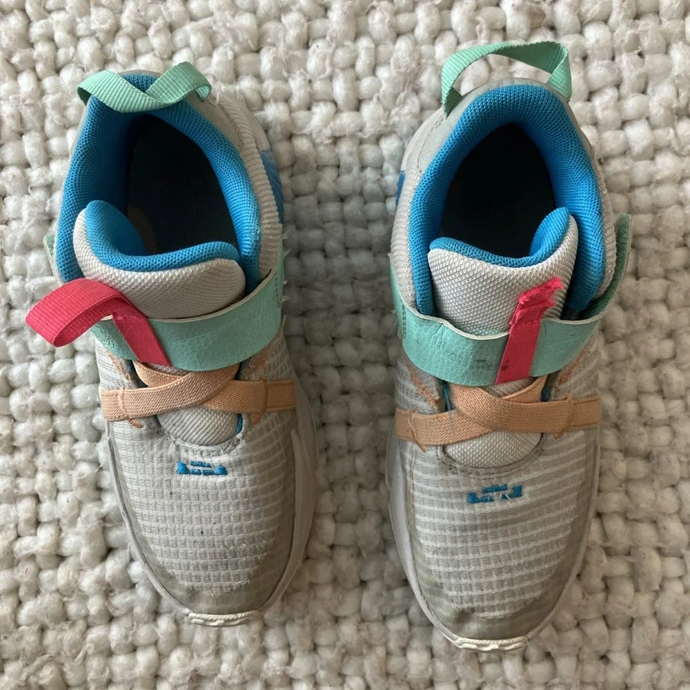 Nike Lebron Witness 7‎ Size 1Y US KIDS
